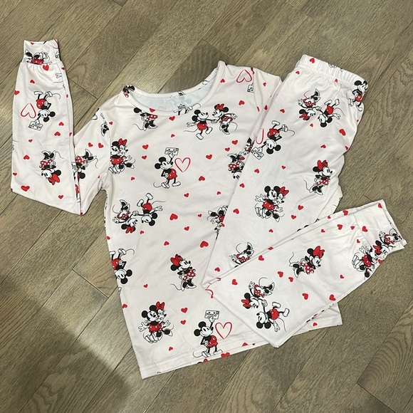 Disney Minnie Mouse Kids Pajamas with Mickey and Minnie Mouse Print - Picture 13 of 13